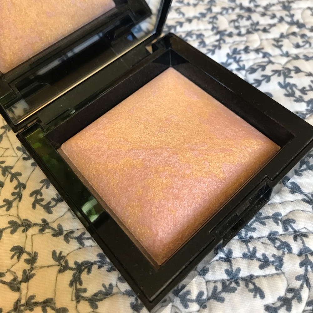 BareMinerals Invisible Glow Highlighter